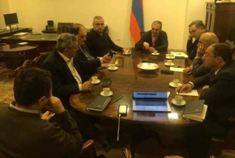 وزير الخارجية زوهراب مناتساكانيان يعقد مشاورة مع سفراء أرمينيا بالمنطقة بظل التطورات في الشرق الأوسط