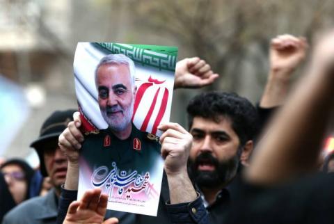 Thousands rally in Baghdad at funeral procession of US airstrike victims 