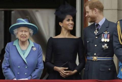 Times: Елизавета II разочарована решением принца Гарри сложить с себя полномочия