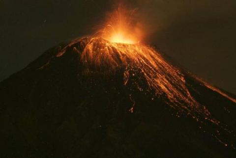 В Эквадоре произошло извержение вулкана