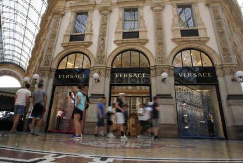 Итальянский дом моды Versace отказался от использования кожи кенгуру
