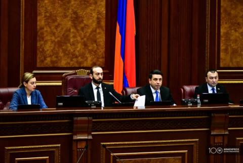 Арарат Мирзоян объявил предупреждение Алену Симоняну