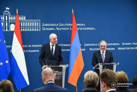 Conférence de presse conjointe du ministre des Affaires étrangères de la République d’Arménie, Zohrab Mnatsakanian, et du ministre néerlandais des Affaires étrangères Stef Blok