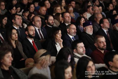 Le Premier ministre et son épouse étaient présents au spectacle «Mariage à l'arrière»
