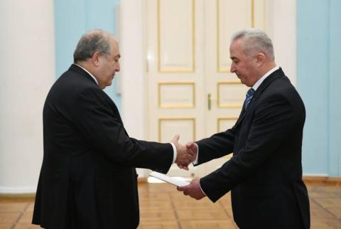 New Ambassador of Ukraine presents credentials to Armenian President