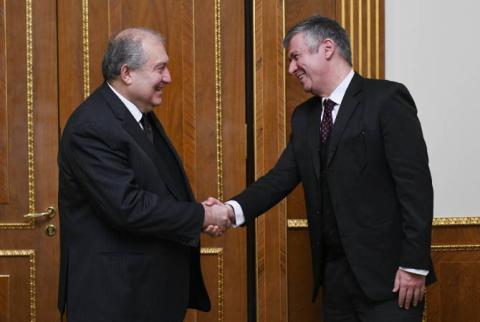 Президент Армен Саркисян принял директора армянского офиса Азиатского банка развития