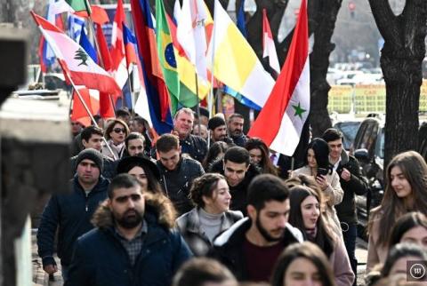 بتظيم من حزب الطاشناك-الهيئة الشبابية-مسيرة شكر نحو السفارة السورية-لاعتراف سوريا بالإبادة الأرمنية