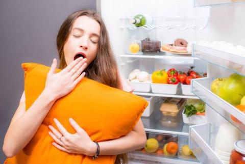 Названы вредные для сна продукты