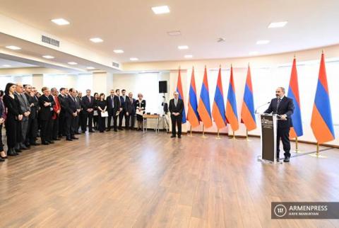 Մեր մեծագույն խնդիրը պետք է լինի փոքր երկրի ներկայացուցչի որոշակի բարդույթը հաղթահարելը. Փաշինյան