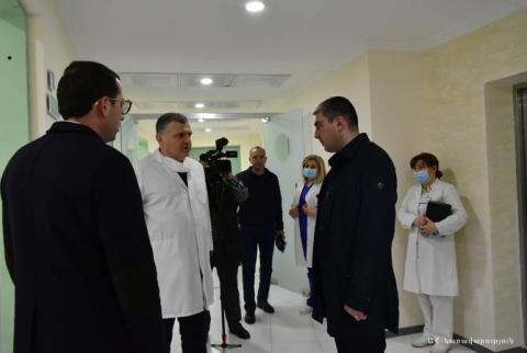 Государственный министр Арцаха посетил медучреждения Степанакерта и Шуши