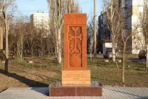 В украинском Бердянске установили армянский памятник-хачкар