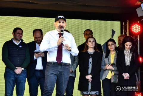 رئيس الوزراء الأرميني نيكول باشينيان يعترف بخطأه ويعتذر للمواطن ميخاك أراكيليان