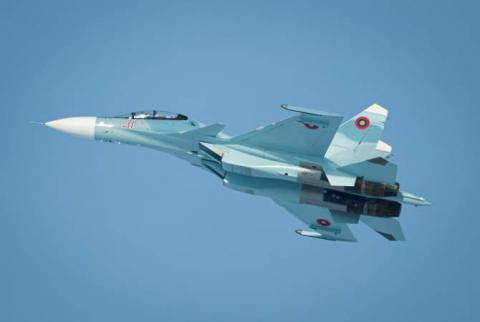 Военные самолеты Су-30 СМ ВС Армении контролируют воздушное пространство
