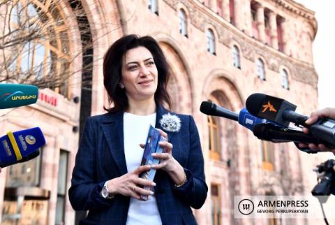 Armenian PM’s spouse volunteers to fight against spread of coronavirus