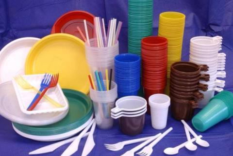 Le gouvernement propose d'interdire l'utilisation de plastique à usage unique