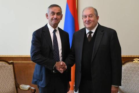 Armenian President holds phone talk with Lord Ara Darzi and academician Aramayis Kamalov