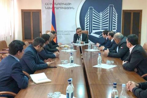 Տիգրան Խաչատրյանը գործարարների հետ քննարկել է տնտեսական աջակցության հարցերը