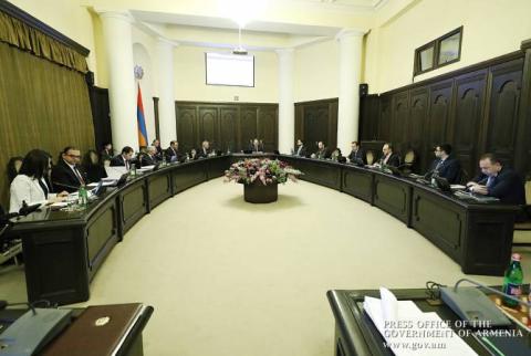 Правительство предоставит помощь семьям с детьми до 18 лет