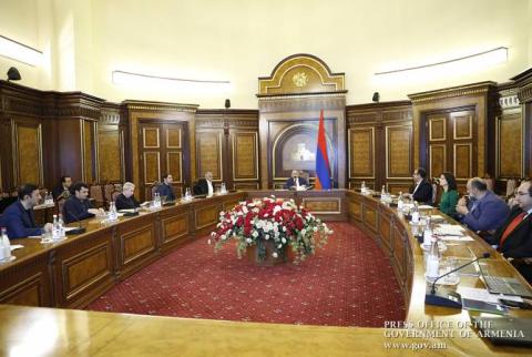 Правительство будет  стимулировать привлечение новых инвестиций и расширять существующие   программы
