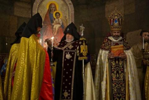  Divine Liturgie Patriarcale  à l'occasion de la fête de Pâques