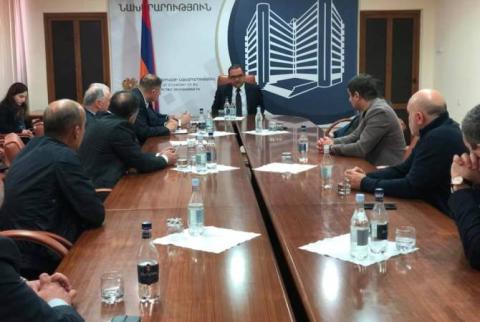 Economy minister holds meeting with representatives of companies operating in light industry