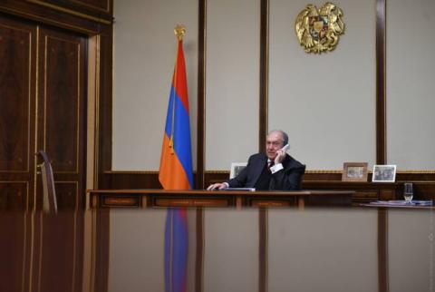 Армен Саркисян провел телефонный разговор с супругой посла Рубена Шугаряна