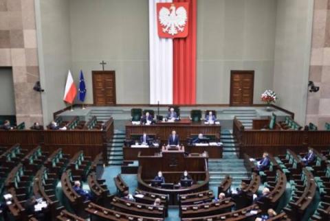 Парламент Польши принял закон о президентских выборах по почте. ТАСС