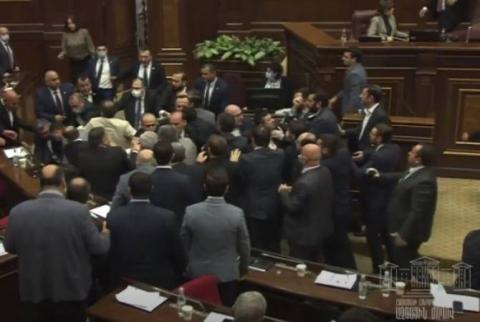 Armenian MPs brawl during parliament session 