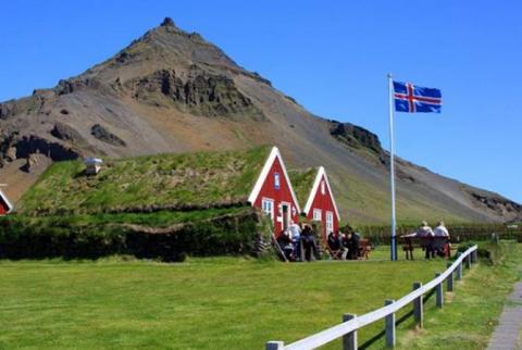 Власти Исландии назвали дату открытия страны для туристов. РИА Новости
