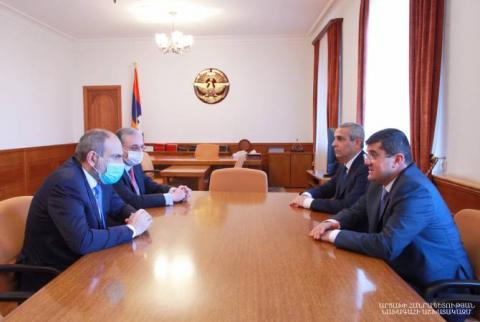رئيس وزراء أرمينيا باشينيان ورئيس آرتساخ هاروتيونيان يعقدان اجتماع بإشتراك وزيري الخارجيين الأرمنيين