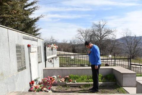 Араик  Арутюнян призывает чиновников Арцаха  повесить в  кабинетах портреты героев