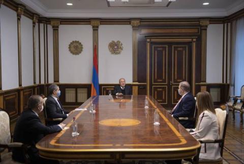 Президент встретился с депутатами фракции "Процветающая Армения" 