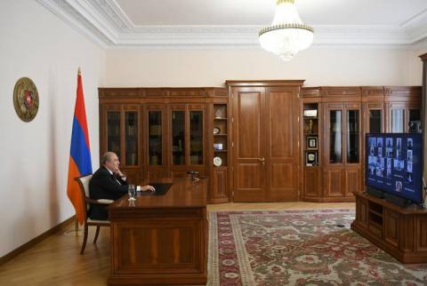 Նախագահը հեռավար զրուցել է Պլեխանովի անվ. տնտեսագիտական համալսարանի մասնաճյուղի ուսանողների հետ