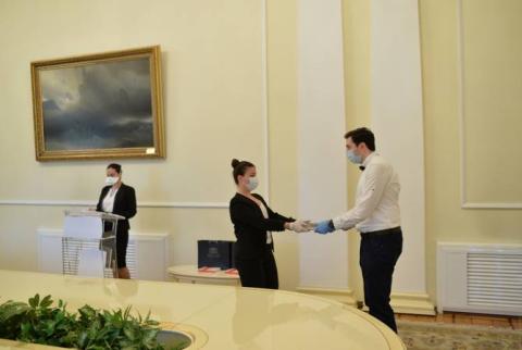 Армен Саркисян поощрил победителей конкурса студенческих работ в ряде сфер
