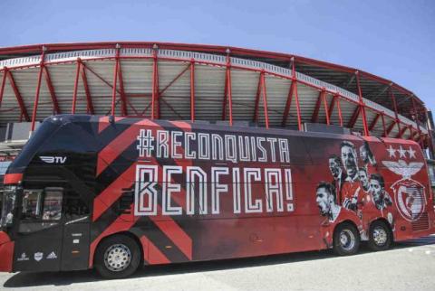 Deux joueurs de Benfica hospitalisés après des jets de pierre sur leur bus