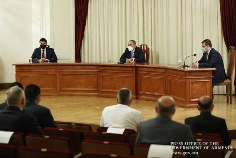 PM Nikol Pashinyan introduces new NSS Director to staff