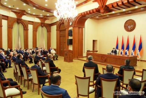 Должностные лица должны осознать, что они служат народу и родине: президент Арцаха
