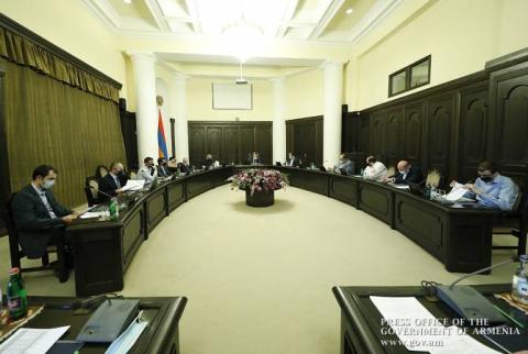 PM chairs consultation discussing government’s anti-crisis measures