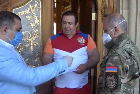 СНБ опубликовала видео документов о раздаче взяток и обыска дома Царукяна