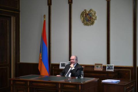 President Sarkissian holds meeting with director of Izmirlian Medical Center