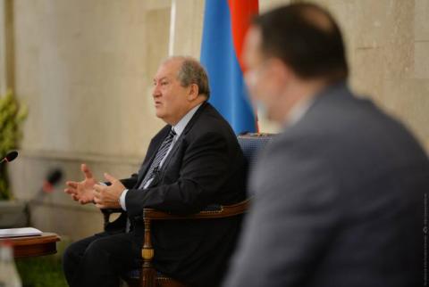 Նախագահ Արմեն Սարգսյանը հանդիպել է Հայաստանի ՄԻՊ-ի և իրավապաշտպանների հետ