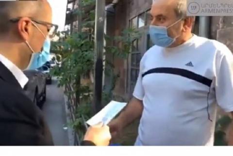 Министры на улицах раздают маски гражданам