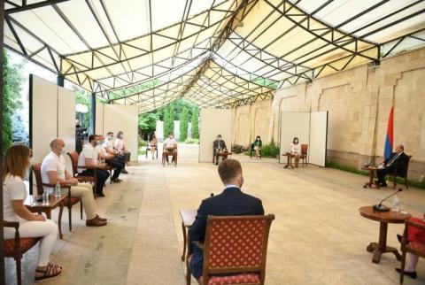 Armenian President receives Lithuanian medical team