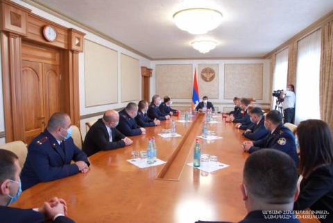 Араик Арутюнян группе сотрудников СК Республики Арцах вручил высокие государственные награды