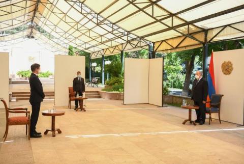 Armenian President hosts French Ambassador