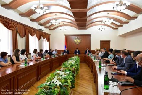 President of Artsakh introduces new healthcare minister to staff