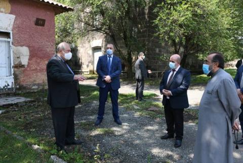 Չենք կարող անտեսել դժվար վիճակի մեջ գտնվող մարդկանց խնդիրները. նախագահ Սարգսյանն այցելել է Գյումրի