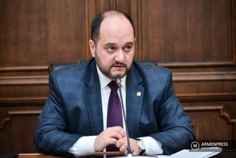 «Պահանջատեր դիմորդ» ակցիայի մասնակիցների ցույցերը քաղաքական երանգ են ստանում․ ԿԳՄՍ նախարար