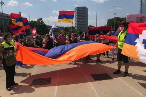 مظاهرة أمام مكتب الأمم المتحدة في جنيف ضد الهجوم الأخير الذي شنته أذربيجان على أرمينيا 