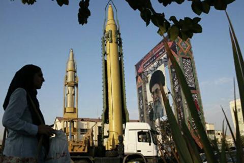 Иран провел запуск баллистических ракет во время учений